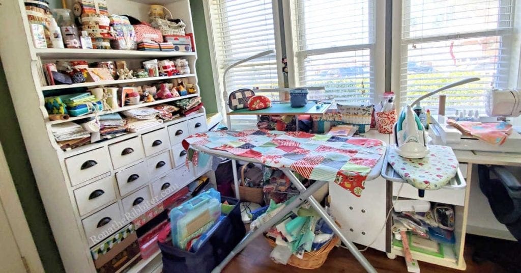 what to pack for a quilt retreat | Rona the Ribbiter