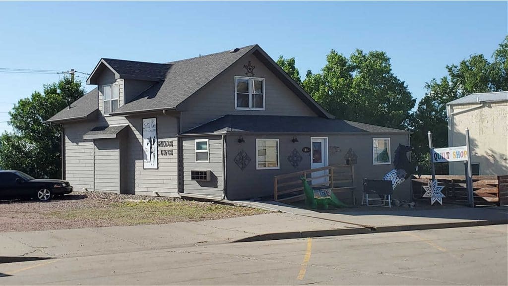 The Quilt Shop in Chamberlain, SD | Rona the Ribbiter