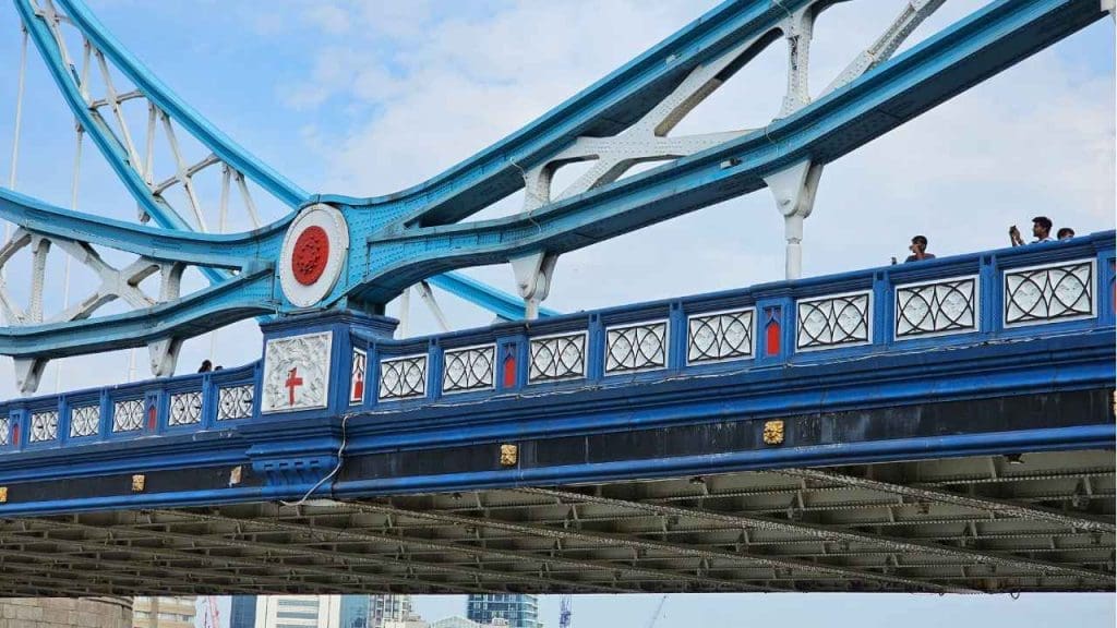 Tower Bridge Colors | Rona the Ribbiter